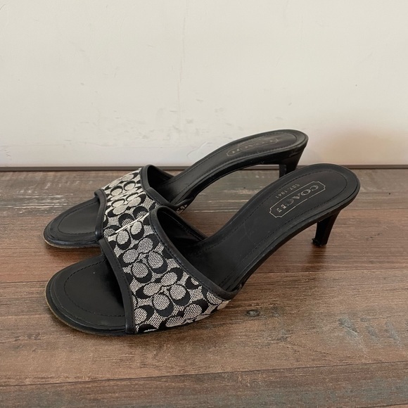 COACH LOUISE Black grey ITALIAN LEATHER SANDAL HEELS WOMENS Sz 7 B - Picture 1 of 5